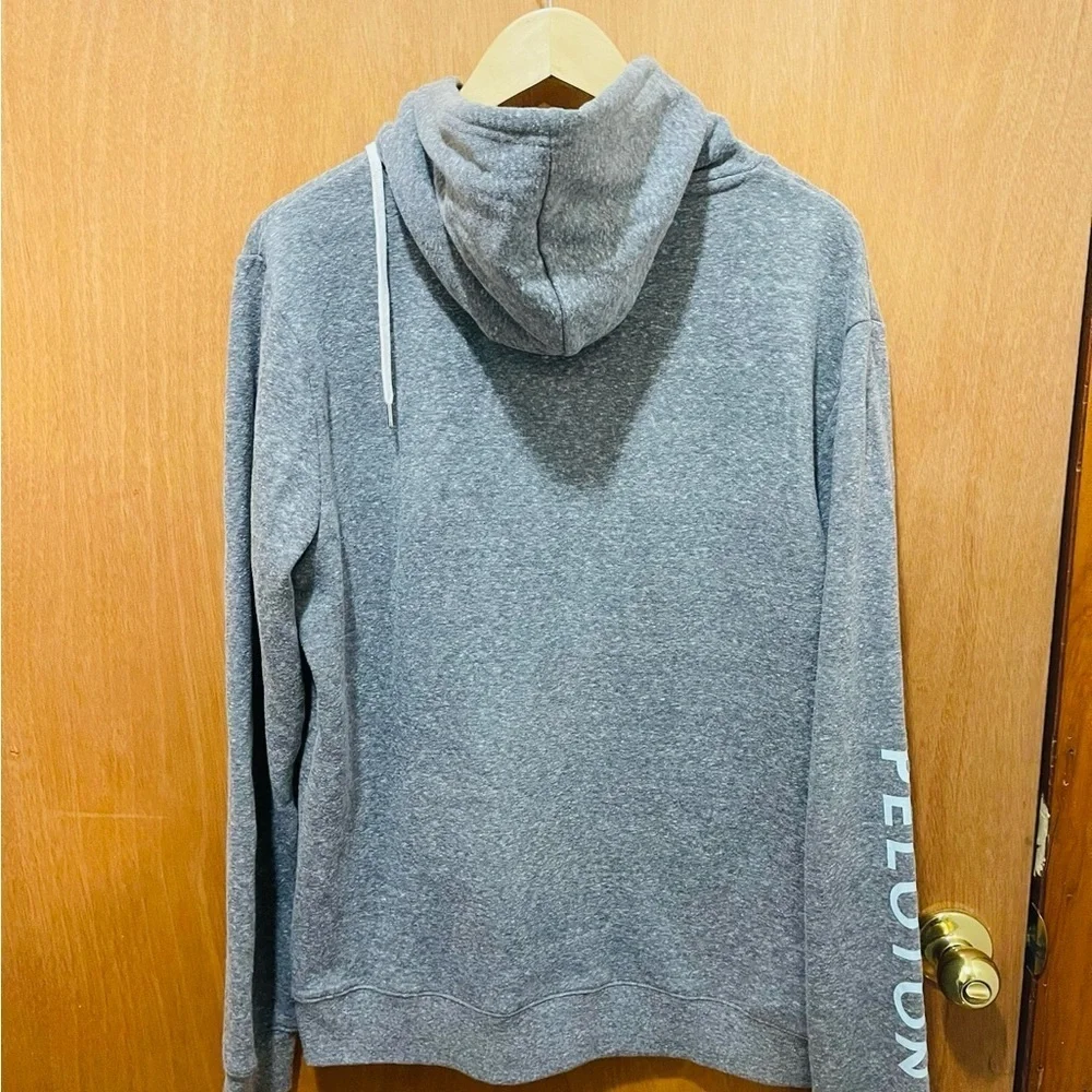 PELOTÓN men swears - Picture 2 of 3